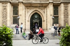 2017 Masters In Pharmaceutical Scholarships At King's College London